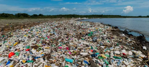 Plástico en el Río Motagua
